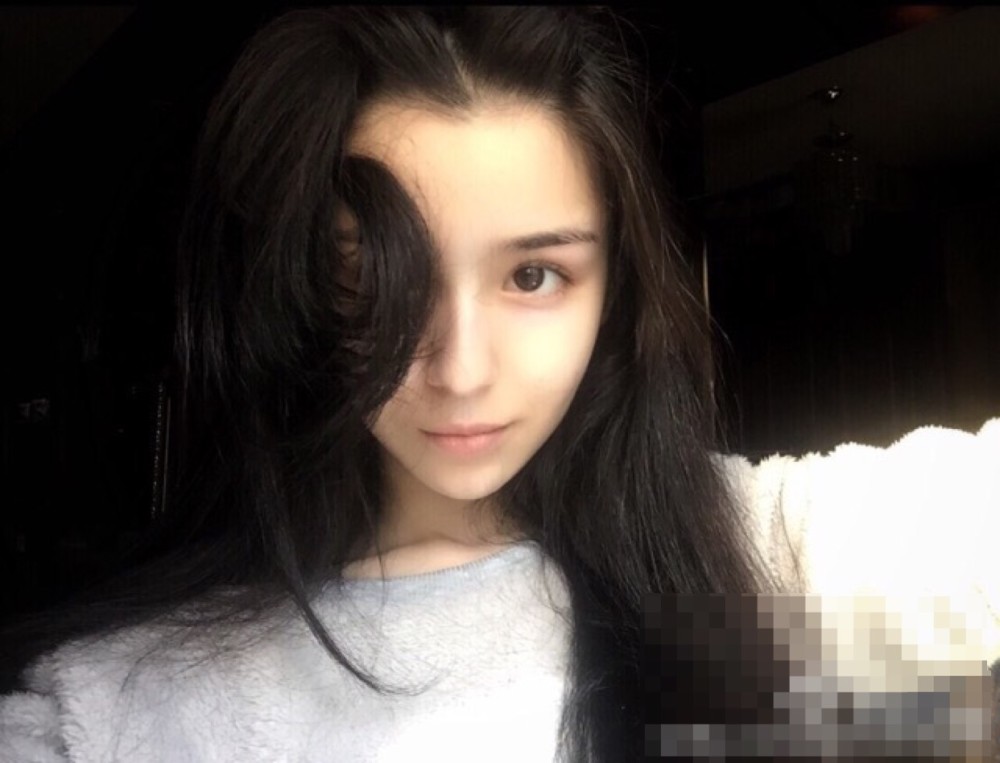 哈妮克孜才是神仙颜值,素颜皮肤水润吹弹可破,真正的肤白貌美_腾讯