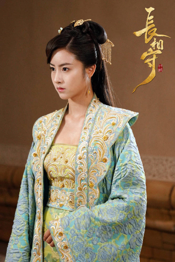 由李小婉担任总制片人,吴锦源指导,毛晓慧,于小彤领衔主演的古装尽抖