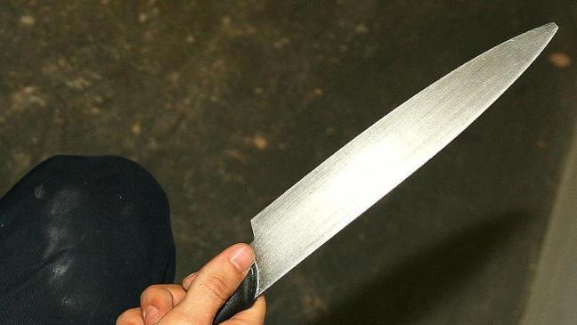 何塞·格雷罗|19岁男孩为保护父亲被人疯狂捅刺，血流满地