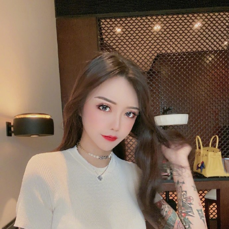 韩安冉为显瘦自己p图手却被拉成和脸差不多大这也太不小心了