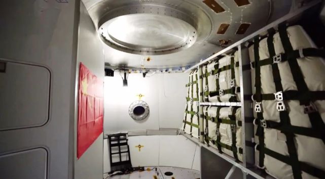 新一代载人飞船试验船返回舱,内部长啥样?