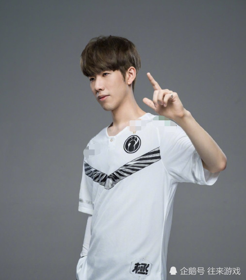 也是有着一位传奇人物,他就是曾经在皇族"关过门"的克里斯!