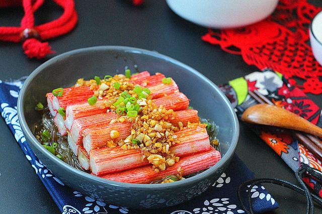 这道蒸蟹肉棒做法简单又好吃,卖相也喜庆好看,春节家人朋友聚会啥的