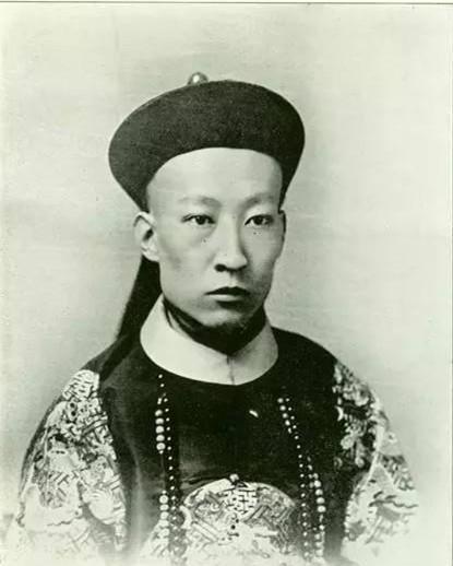 寻找八大铁帽子王后代坐吃山空由富变穷有人三代蜗居两居室
