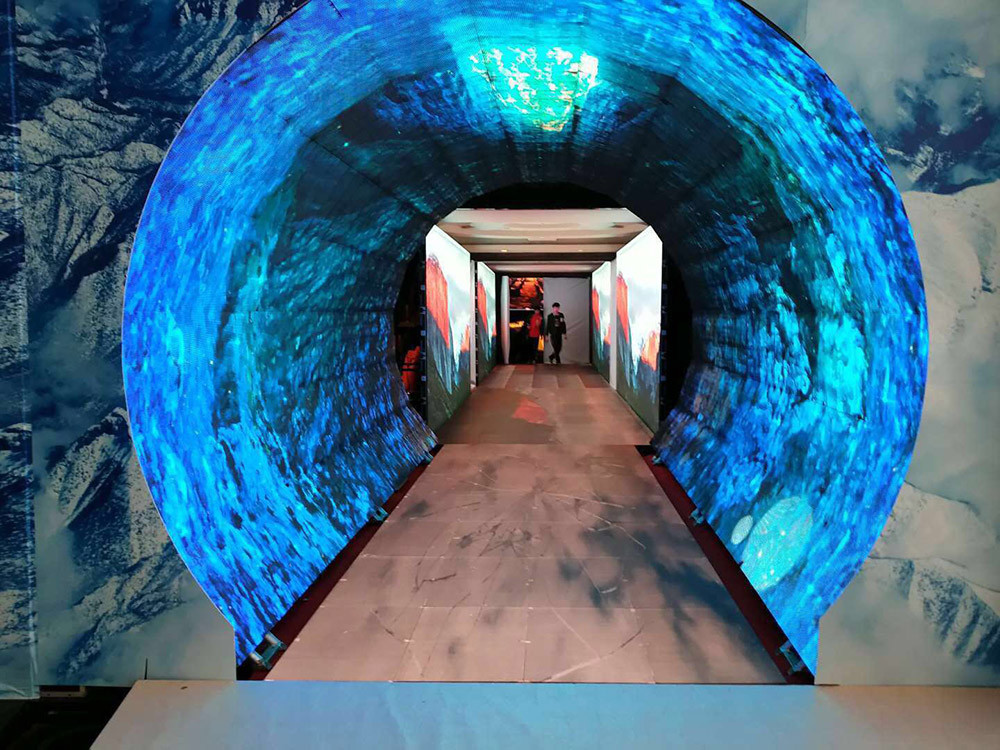 异形屏led显示屏中的鬼才金晨视讯