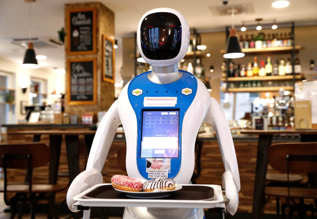 收银员和印钞员这些职业,也是因为移动支付,无人酒店和智能服务机器人