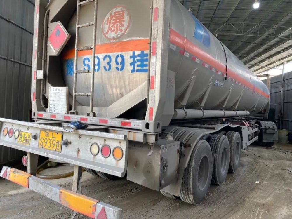 人为添加红色染色剂 不能用于国际贸易 由于"红油"与在内地销售的柴油