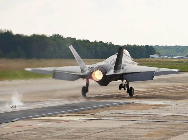 8马赫,如果遭遇类似于冷战时期俄式逆火轰炸机的突袭,f/a-18完全来不