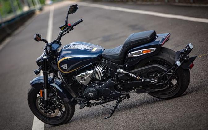 香帅重机js700来了,700ccv缸 22l大油箱,气场不输哈雷肥霸_腾讯新闻