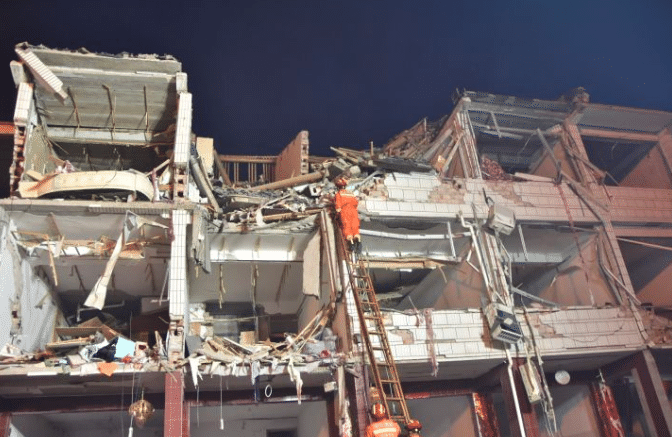 浙江槽罐车爆炸:路边房子炸塌,一家4口身亡