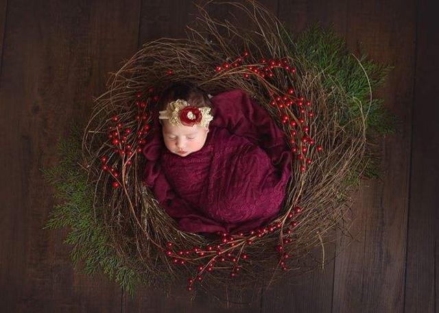 为啥拍满月照"裹住"宝宝?摄影师说出原因,你还敢让娃这样做吗