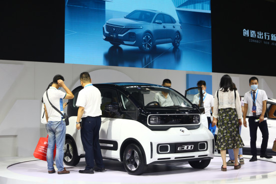 萌物来袭新宝骏e300e300plus重庆车展首发预售