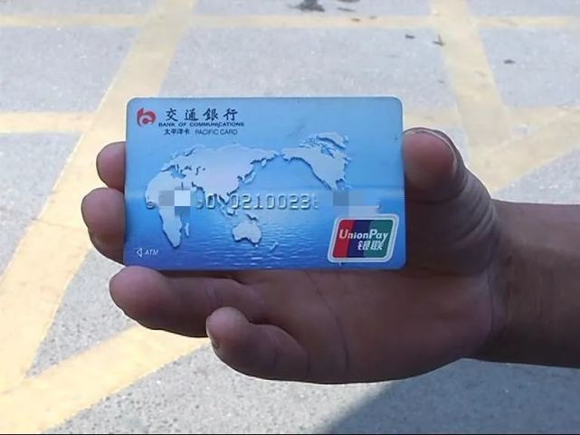 自己的工资打在别人的卡上不见了怎么回事