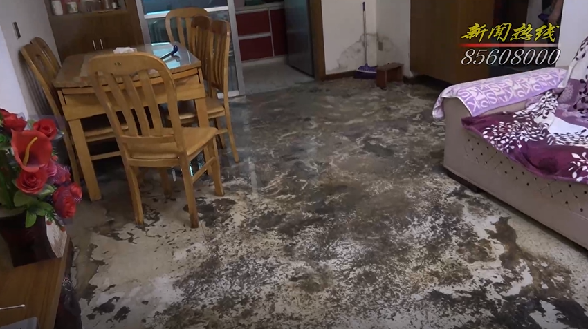 闹心排水管道堵塞住户家中被淹