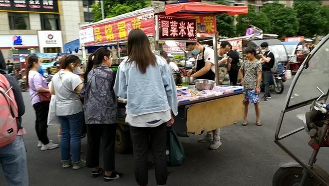 成都擺地攤持續火爆,成都真的是一座有溫度的城市