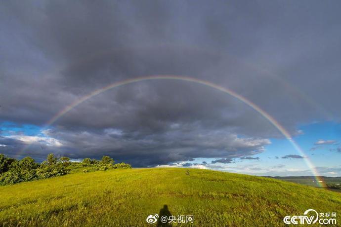雨后天晴 黑龙江鸡西天空出现三道彩虹