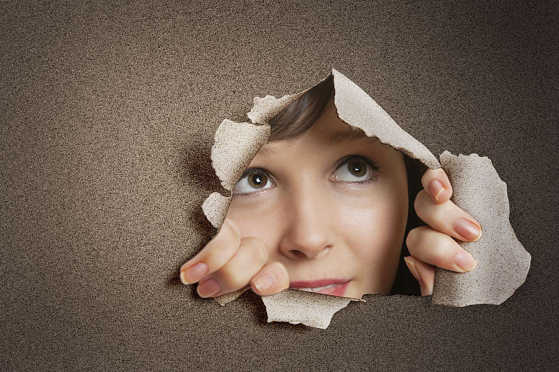 有些孩子的叛逆行为和好奇心有关,家长们别懊恼,要小心呵护才是