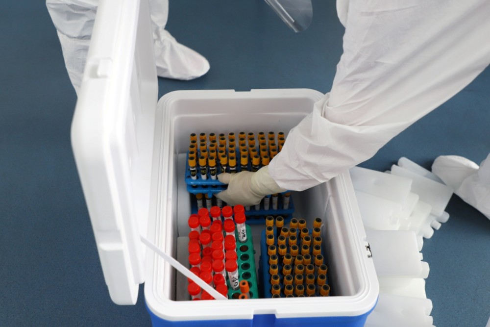 "国门护卫"如何筑牢口岸检疫防线?海关镜头带你探访病毒检疫_腾讯新闻