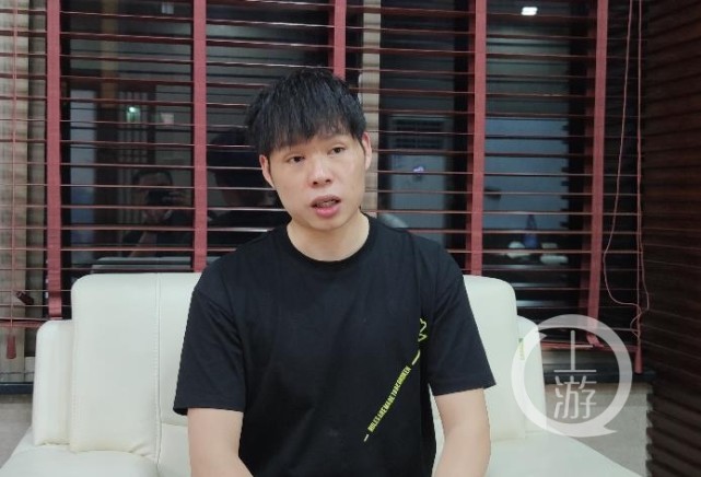 李威威介绍,5月15日,他在陕西咸阳出差转机时被机场警方控制,随后赶到