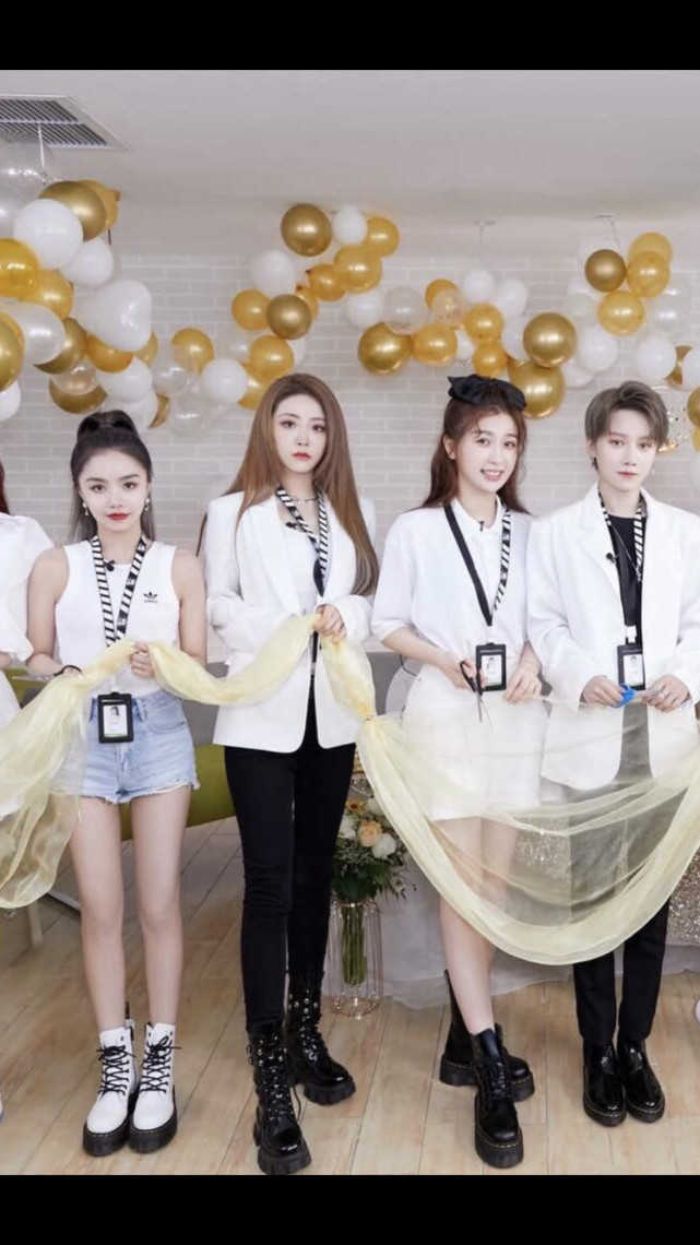 the nine 身高集体"翻车"?全体穿超厚增高鞋!除了她最真实