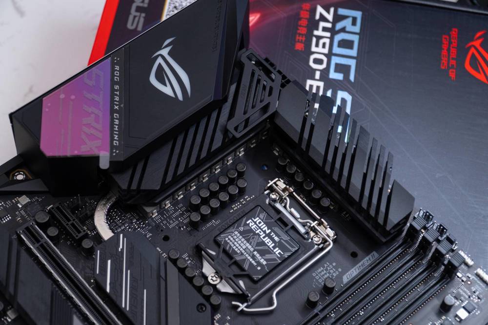 玩家国度 strix z490-e gaming 开箱体验_腾讯新闻