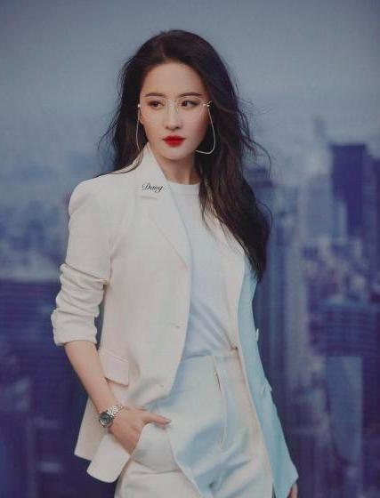 全球最美女星排名出炉 迪丽热巴刘亦菲上榜 却引水原希子质疑 腾讯新闻