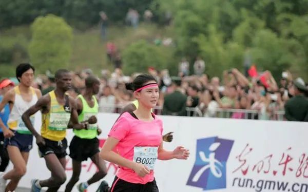 跑圈颜值女神李文杰禁赛期67坚持训练2021年12月才能重返赛场