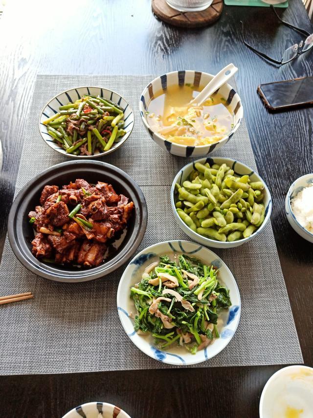 我家的"精致"午餐走红朋友圈,认真吃饭,人生赢家