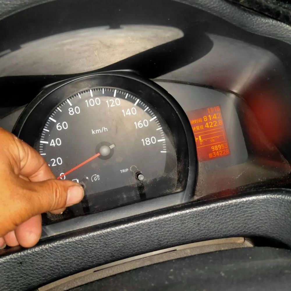 郑州日产nv200机油保养归零复位_腾讯新闻