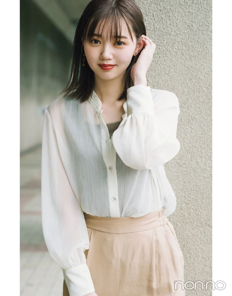 白色透视衬衫内搭背心,轻辣妹风