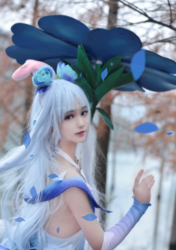王者荣耀cos:花间舞动的阿离,牛奶皮肤美出新高度,最后的兔耳萌化了!