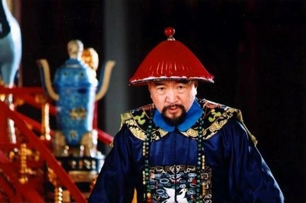 2006年,60岁的李保田以参演电视剧《钦差大臣》无故拉长播出集数,严重
