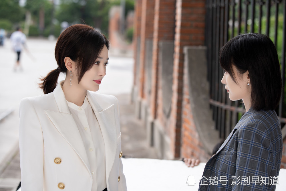 怪你过分美丽莫向晚被网暴强势粉丝年代编剧为经纪人发声