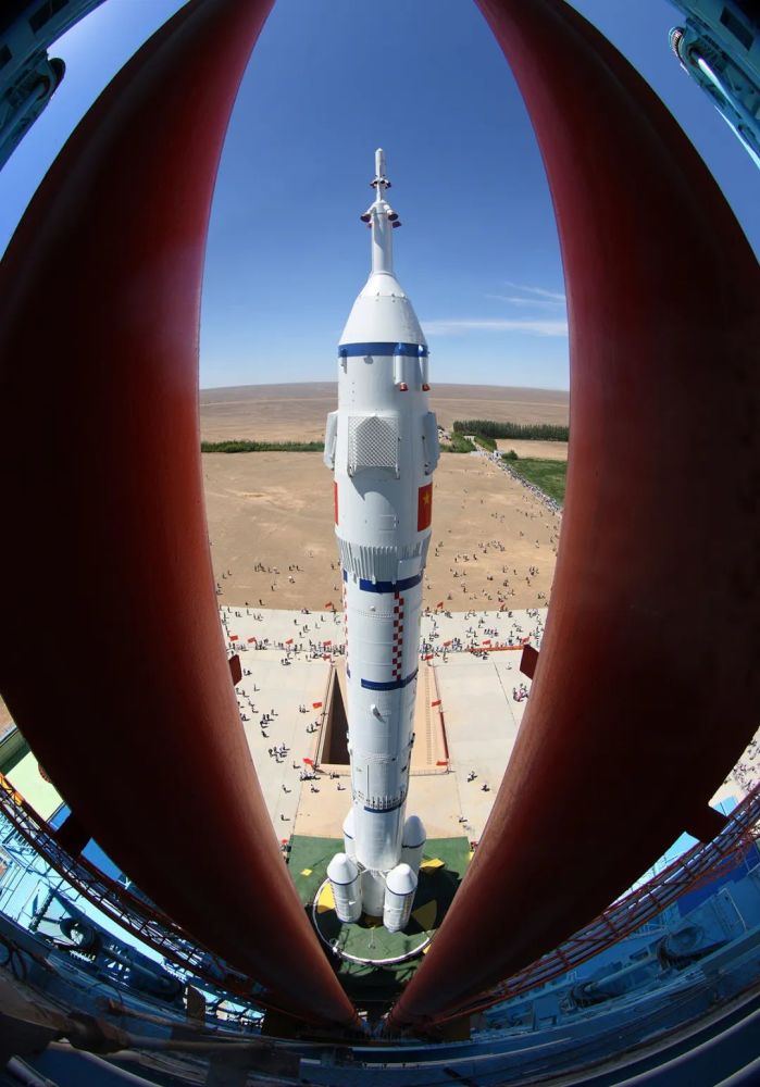 神舟九号载梦前行圆梦天宫