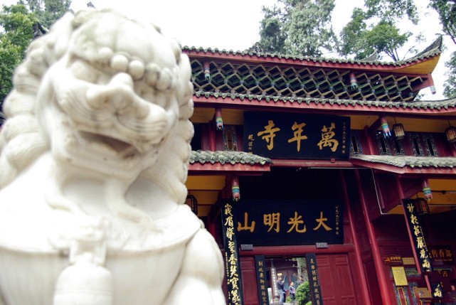 四川香火旺盛的寺庙是峨眉山山八大寺庙之一属全国重点寺院