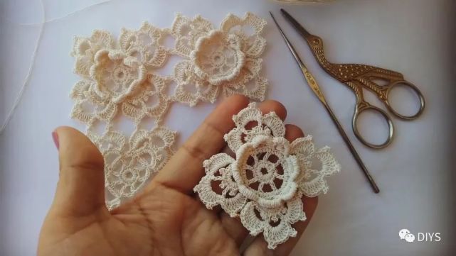 钩针编织漂亮的立体四瓣花