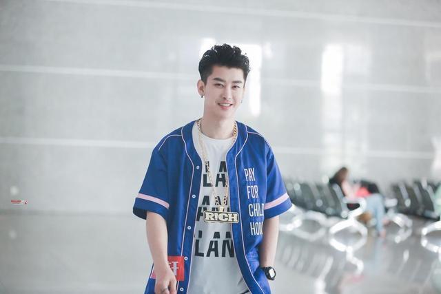 从uniq队长到追逐梦想周艺轩如何慢慢活在王一博光芒之下