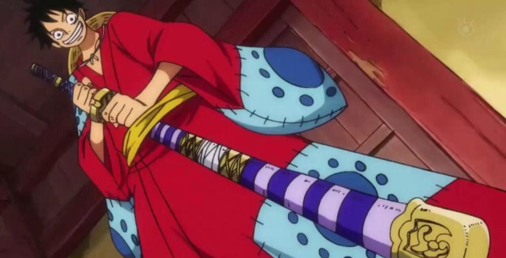 我们可以对比一下二代鬼彻与五老星手中的那把刀,两把刀的刀型是完全