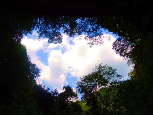 川北最大的高山天坑属于世界级大漏斗被评为四川最美观景拍摄点