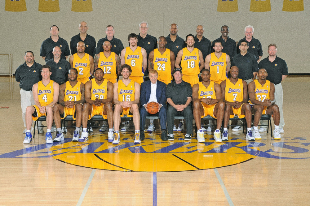 洛媒晒10年前湖人大合影!