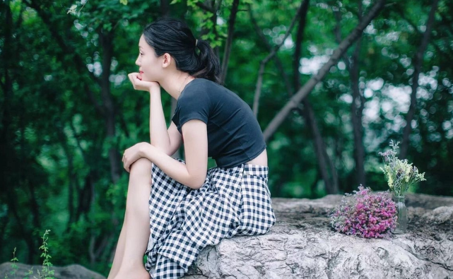 绿地女主张雨婷写真照曝光,19岁正上大二,难怪陈军舍得许诺3千万