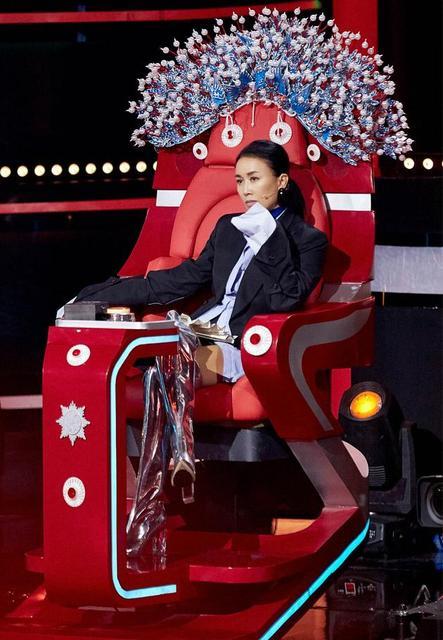 乘风破浪的姐姐那英被吐槽跳舞像雕塑