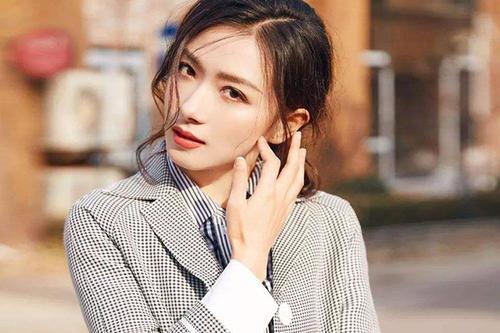 万茜|万茜人设又翻车？节目中发言遭吐槽像背台词，与此前采访自相矛盾