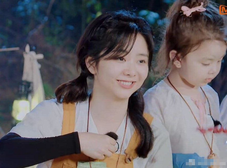 小森林谭松韵郑爽早起素颜出镜当镜头怼脸直拍太真实了