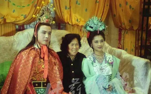 导演中途去世,拍摄打破常规,这部经典开启了徐少华的西游之路_腾讯