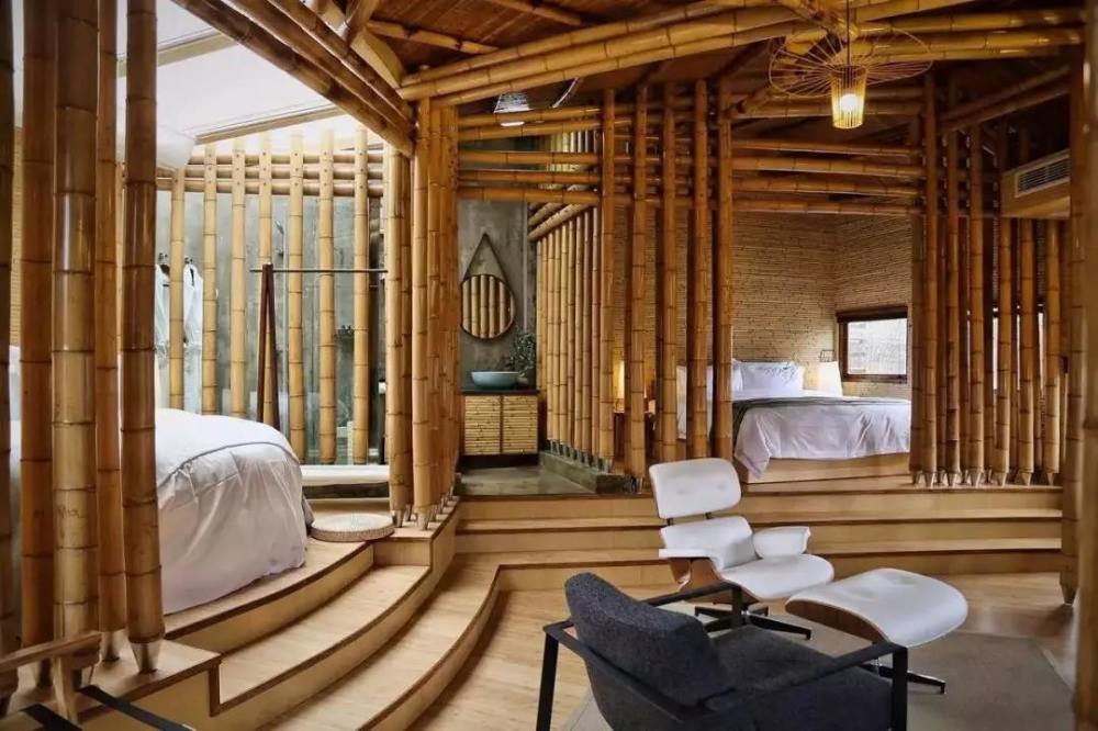 竹材应用十分广泛,在我国有着几千年的发展史,如傣族的竹楼,竹编用具