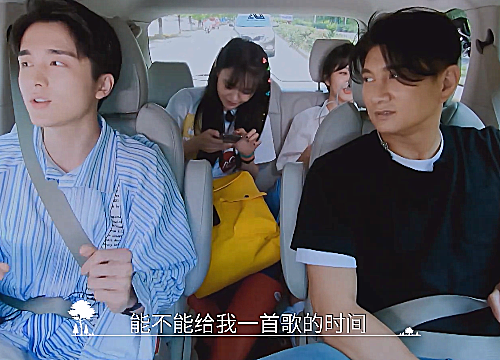 郑爽谭松韵同时点歌,看到张新成的选择,关系亲疏很明显