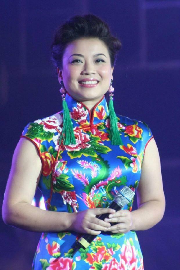 李谷一的"干女儿"张也,25次荣登春晚,却在巅峰时期为父亲隐退