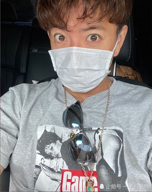 木村拓哉分享生活点滴 瞪眼卖萌撸狗跟斋藤工比健身原来你这么皮 腾讯新闻