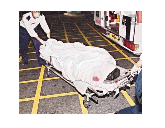 2003年陈淑芬含泪用衣服盖住张国荣遗体才保住张国荣的尊严